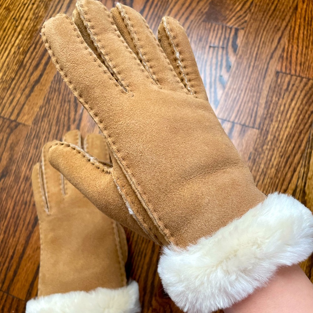 Ugg Sheepskin Chestnut Gloves